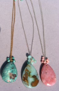 Drop pendants on chain    